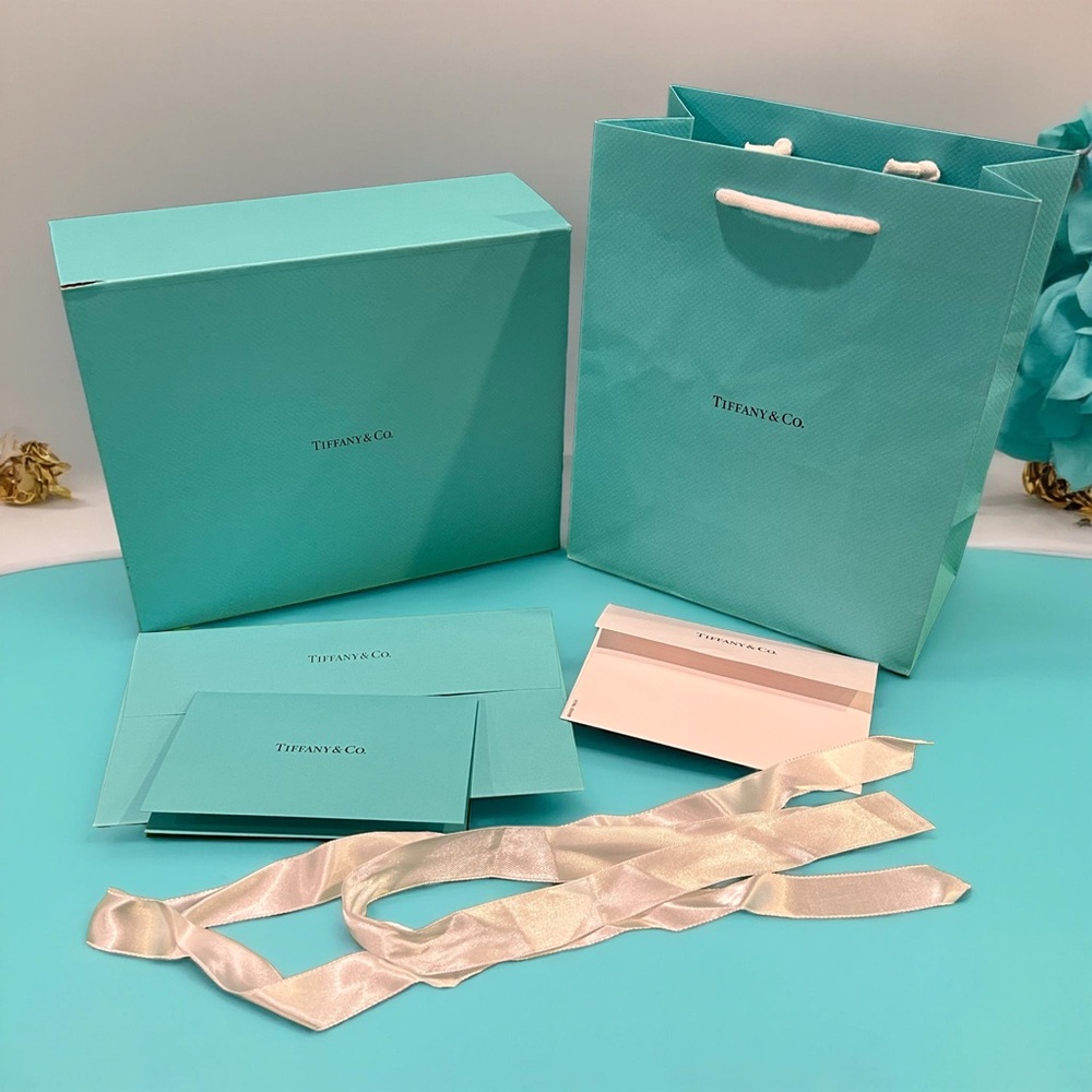 Tiffany & Co. Gift Paper and Box Set